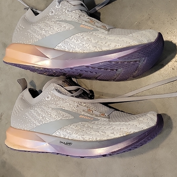 WOMEN'S Brooks LEVITATE 3 running shoes  size 8 GREY - Picture 6 of 10